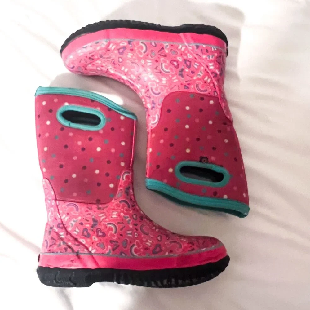 Bogs hearts/rainbows K Classic rain boots VGUC size 6 EU 39